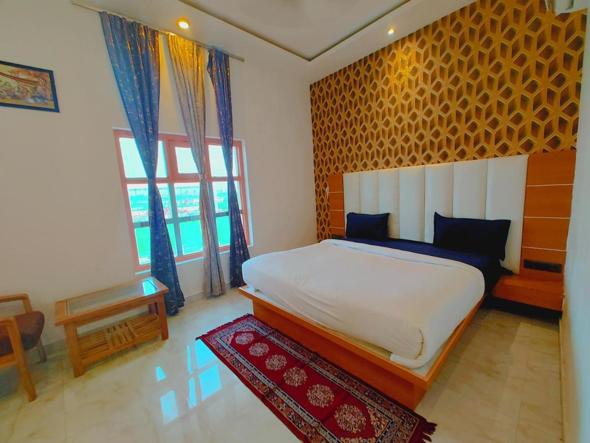 Avadh Sunshine Palace Hotel And Resort Ayodhya ภายนอก รูปภาพ