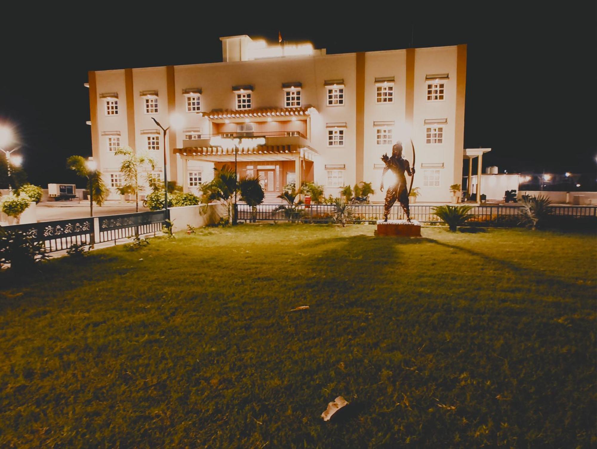 Avadh Sunshine Palace Hotel And Resort Ayodhya ภายนอก รูปภาพ