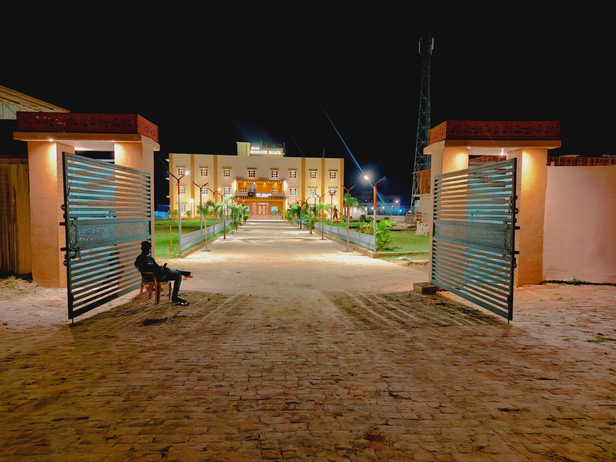 Avadh Sunshine Palace Hotel And Resort Ayodhya ภายนอก รูปภาพ