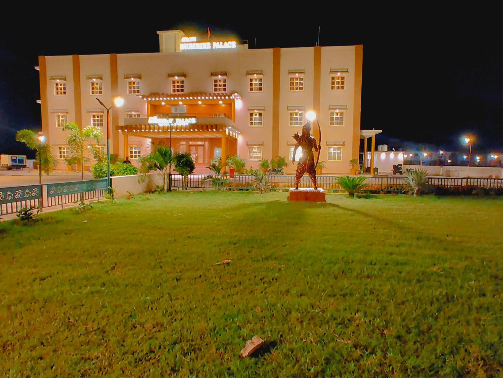 Avadh Sunshine Palace Hotel And Resort Ayodhya ภายนอก รูปภาพ