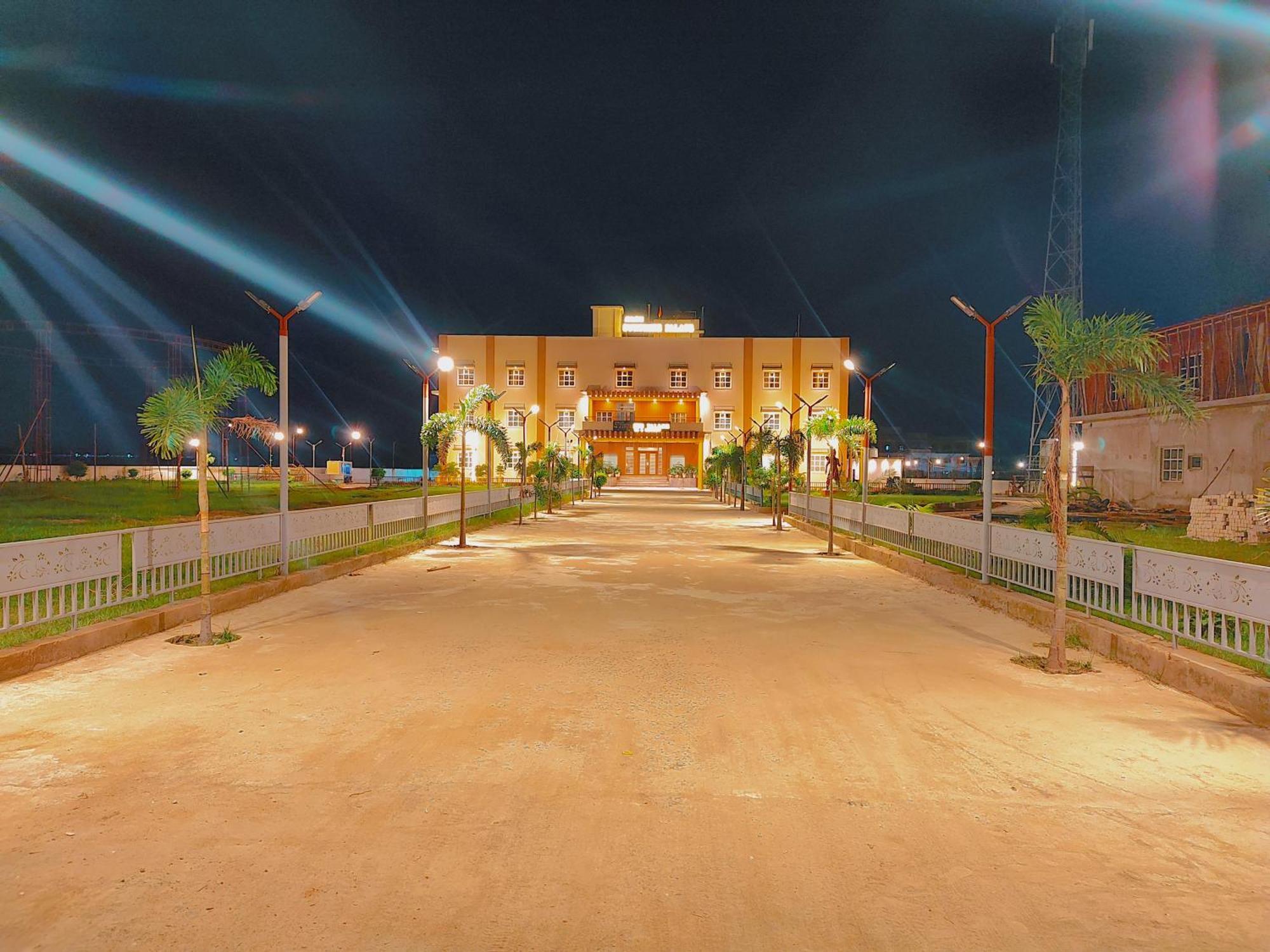 Avadh Sunshine Palace Hotel And Resort Ayodhya ภายนอก รูปภาพ