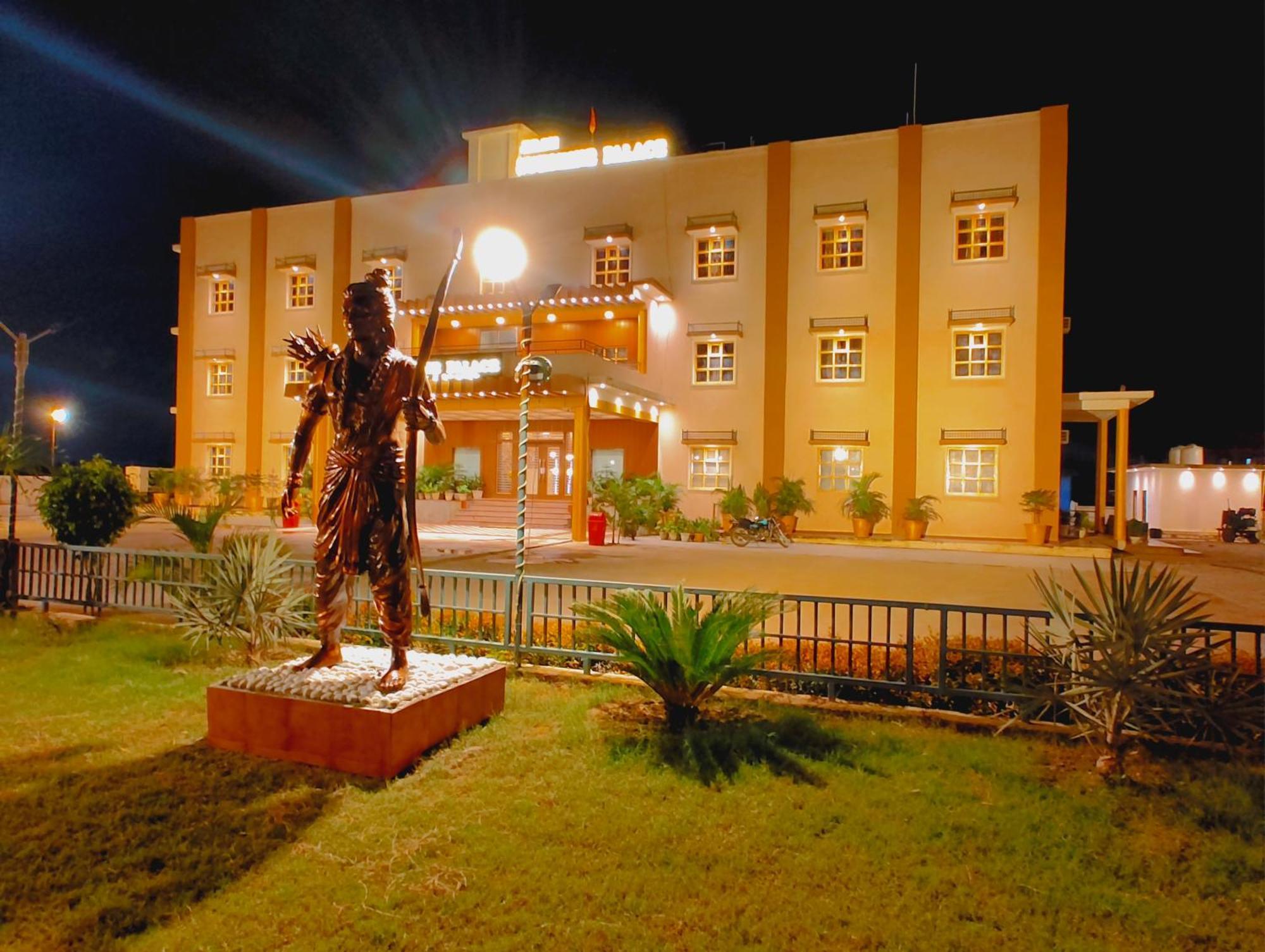 Avadh Sunshine Palace Hotel And Resort Ayodhya ภายนอก รูปภาพ