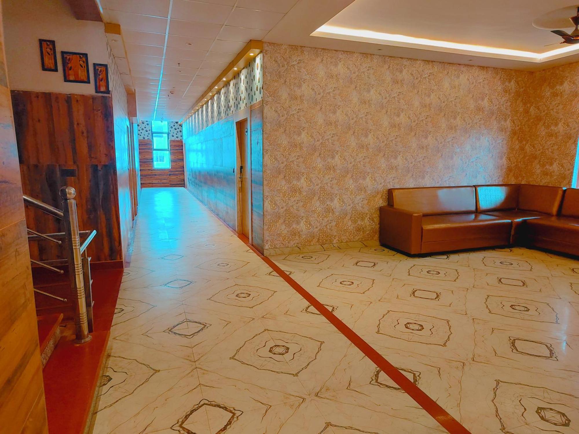 Avadh Sunshine Palace Hotel And Resort Ayodhya ภายนอก รูปภาพ