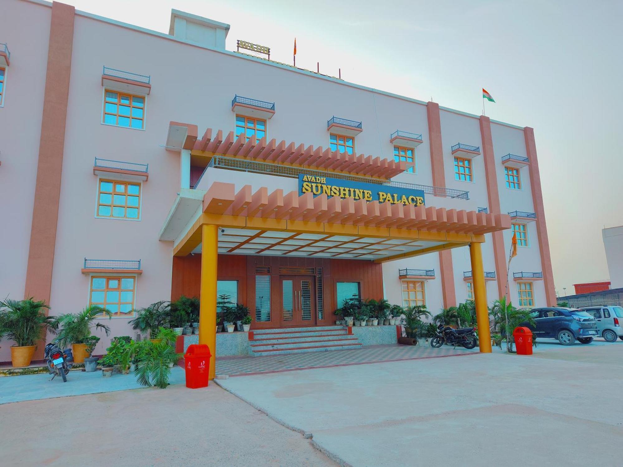 Avadh Sunshine Palace Hotel And Resort Ayodhya ภายนอก รูปภาพ