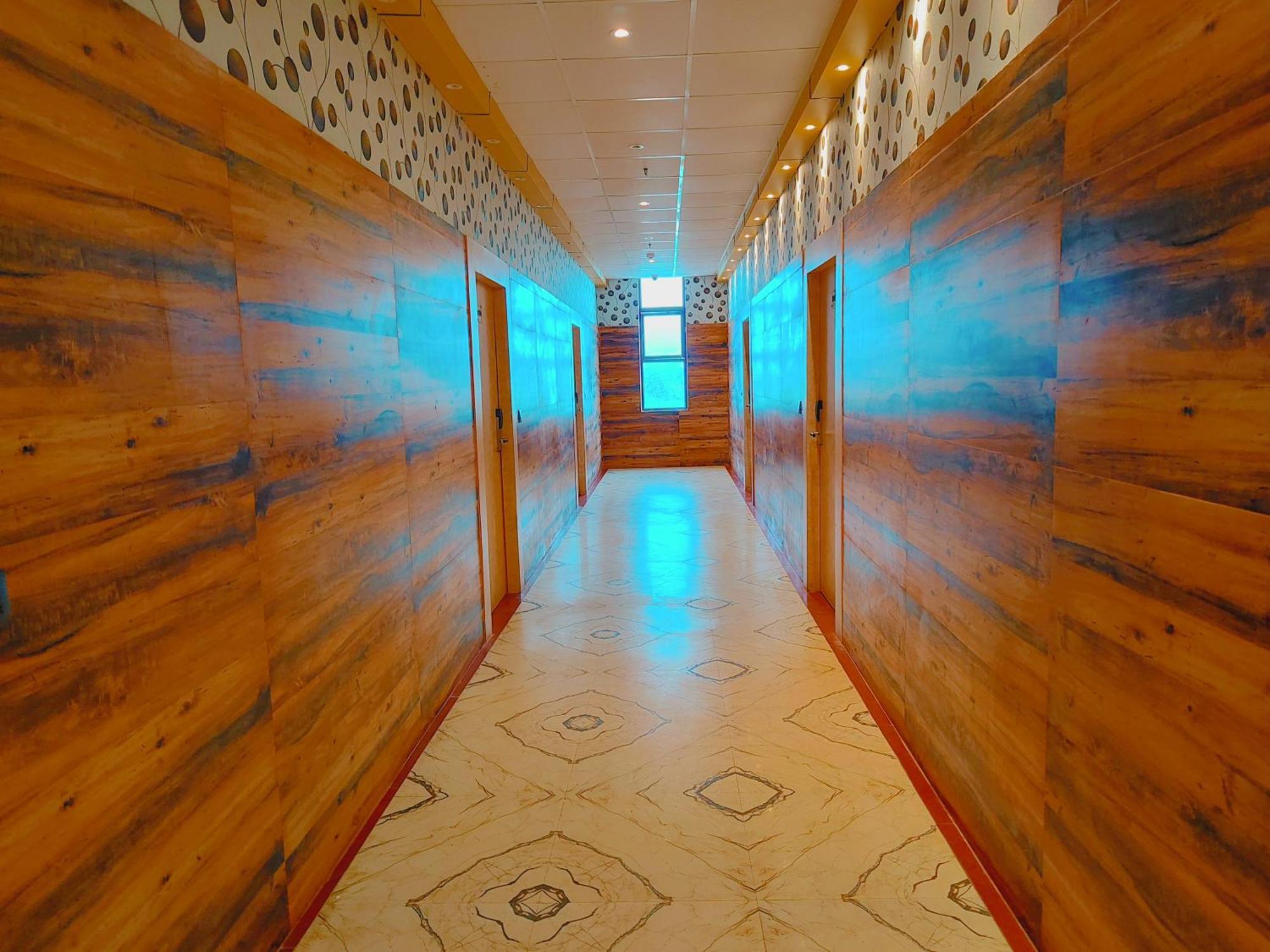 Avadh Sunshine Palace Hotel And Resort Ayodhya ภายนอก รูปภาพ