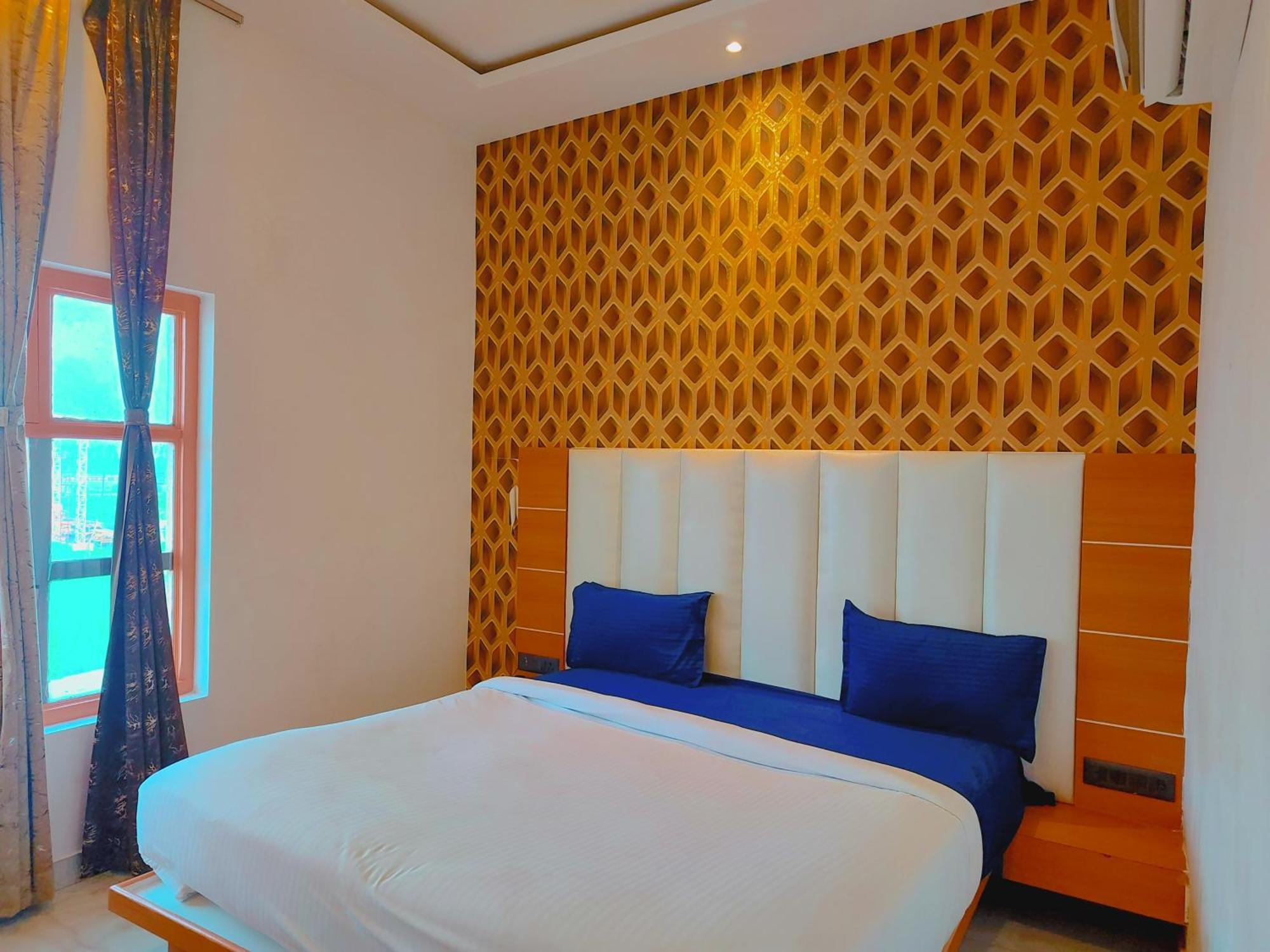 Avadh Sunshine Palace Hotel And Resort Ayodhya ภายนอก รูปภาพ